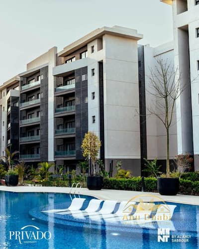 شقه 177 م وحديقه 25 م للايجار بالمطبخ والتكيفات بمدينتي بريفادو اطلاله مميزه علي pool مباشر