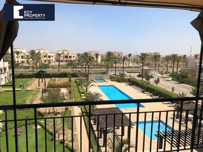 شقة 4 غرف نوم للبيع في أب تاون القاهرة سيراس تشطيب كامل مع فيوعلى المسبح