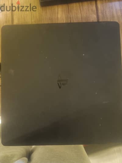 Ps4 slim 1 tb used with 3 controllers