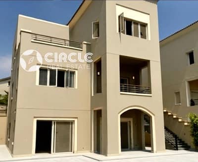 تشطيب ألترا لوكس بالمطبخ والتكييفات فيلا ٤٧٢م إطلالة مميزة – ٥ غرف نوم في ابتاون كايرو (سيليستا)
