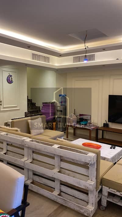 Villa for sale furnished Compound Al-Mansouriya View 1 (licensed) Al-Mansouriya area Giza Governorate Super Lux finishing Swimming pool sale includes furniture only Very distinguished location