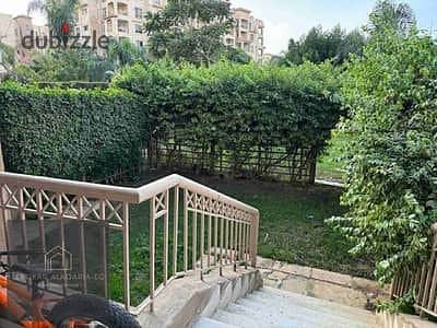 شقه للبيع كاش ارضي بحديقه في مدينتي100م تطل علي جاردن