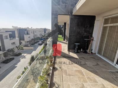 Penthouse 340m with Kitchen & AC’s & Heaters in West Hills
