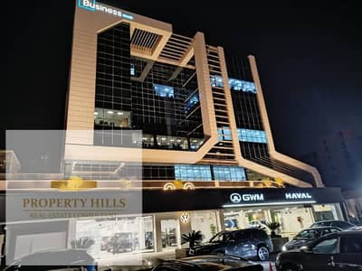A store for snapshots in the Fifth Settlement, immediate delivery, stores with the highest monthly return for car showrooms, stores at 730,000 monthly, with an annual increase of up to 15%