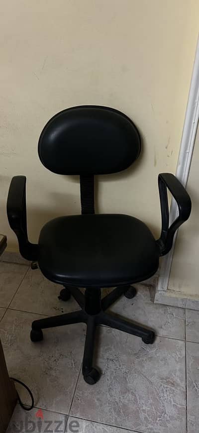 كرسي بعجل متحرك حالة جيدة جدا