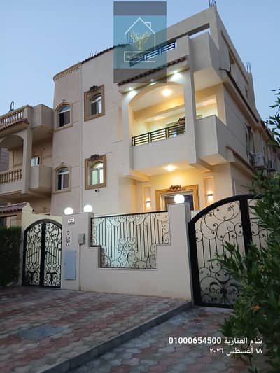 Twin house villa for sale in the Al-Yasmine Compound, Sheikh Zayed; includes air conditioning, kitchen, and appliances.