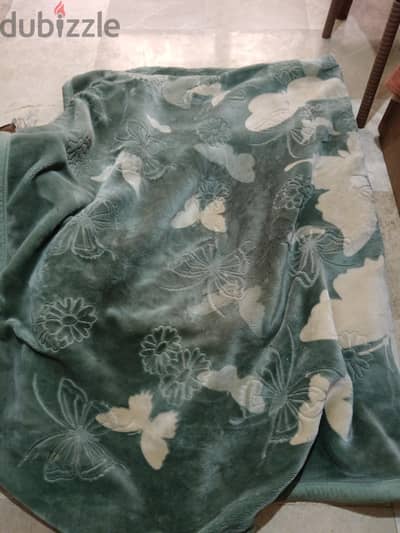 بطانية دافية خضراء