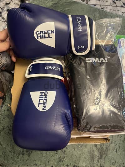 Gloves and shin guard for boxing