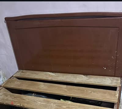 سرير متر و50 وتسريحه وسحاره