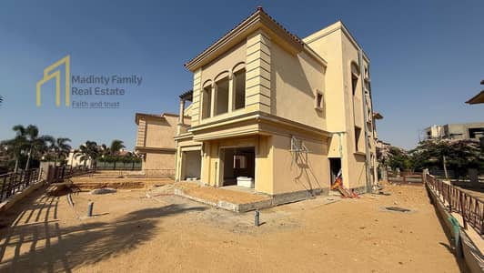 For sale, a standalone villa in Madinaty with installment payment, delivery in a year and a half.
