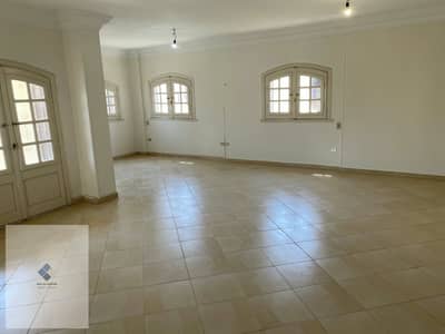 Apartment for rent with kitchen in the First Settlement, General Security, area 180 sq m, 3 bedrooms and 3 bathrooms, second floor overlooking the club and service complex and Green Heights School, and a prime location