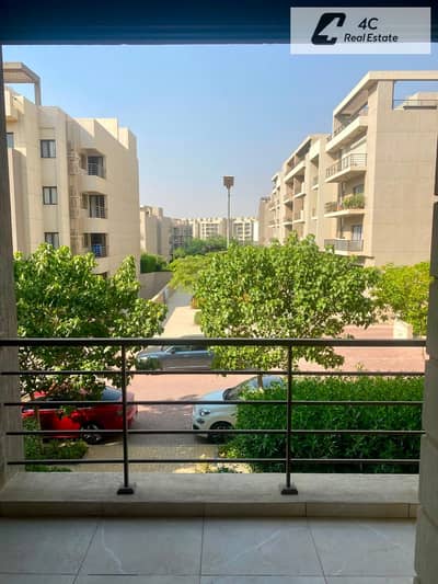 شقة استلام فوري تشطيب كامل باقل سعر في الماركت ريسيل 3 غرف منهم ماستر جاهزه للمعاينه في اي وقت في Fifth Square Al Marasem بجوار جولدن سكوير للبيع
