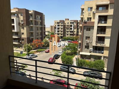 شقة للبيع بفرصة لا تعوض و بالنسبة لمكان الشقة مميز جدا و الفيو يعبر عن الراحة و الهدوء في حي يعبر عن الرقي و بالنسبة للسعر مميز جدا و منافس لسرعة بيع