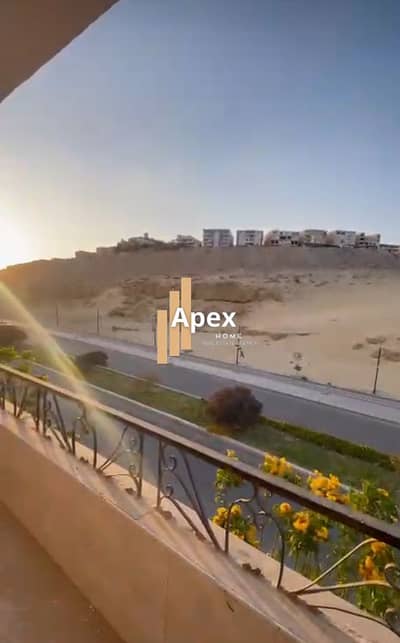شقة للبيع في الحي الخامس بمساحة 200 متر و , السعر تنافسي علي مستوي العبور . لسرعه البيع و ,اللوكيشن مميز بفيو يعبر عن الهدوء و , السكينة ألحق الفرصة.