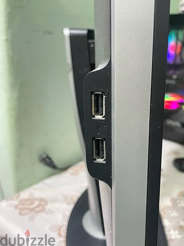 Dell UltraSharp U2412M 3