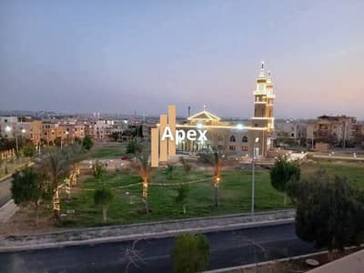 شقة للبيع فرصة لا تعوض في الحي الخامس فيلات و شقة فيها كل الي أنت بتتمناه من حيث المساحة فا هي . مساحتها واسعة و التشطيب الترا مودر لكل من يحب المودرن.