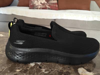 Black Go walk sketchers from Italy