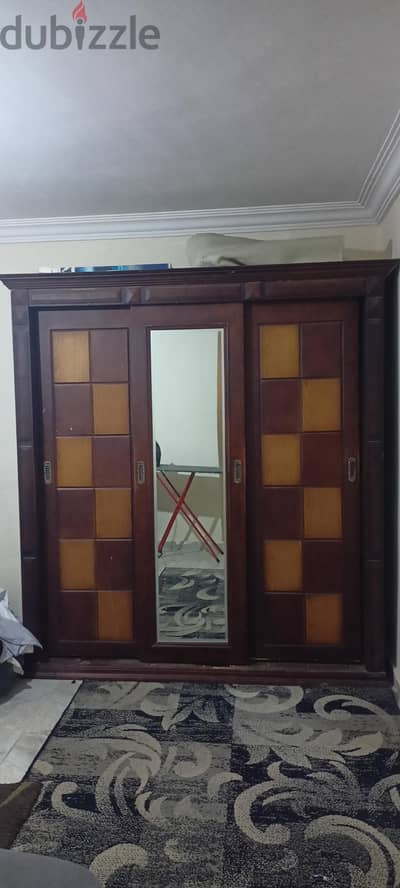 دولاب مستعمل بحالة جيدة