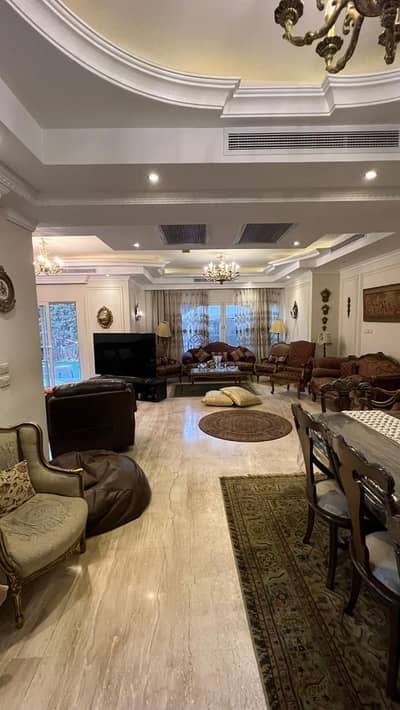 Classic Twin House for Sale in Hyde Park fully furnished