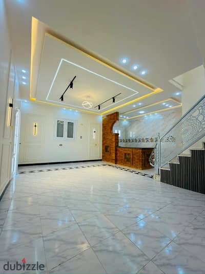 شقه بالروف 200م للبيع في العجمي شاطئ النخيل بجوار البحر كاش اوتقسيط تشطيب التـــــــــــرا لوكس في