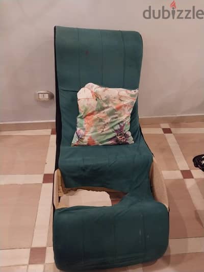 كنبة حرف L وطاولة
