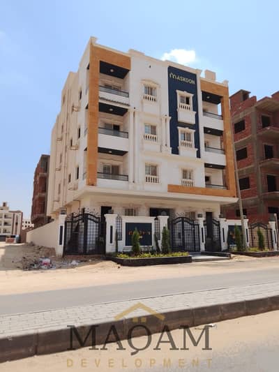 Apartment for Sale in New Narges, Fifth Settlement On the main dividing street Fully serviced building Elegant and distinctive façade Building B, 3rd