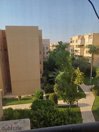 Apartment for a great price, 155 square meters, third floor with elevator, garden view, double street view