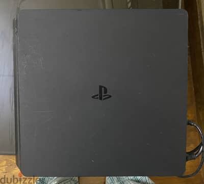 جهاز PS4 Slim مستعمل بحالة جيدة جدًا