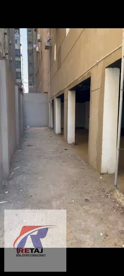 معرض تجاري للإيجار على شارع أحمد الزمر الرئيسي | 450م | نشاط تجاري مرخص