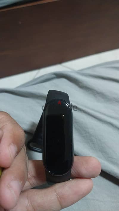 xiaomi band 6   محتاجه بطاريه عشان اتركنت