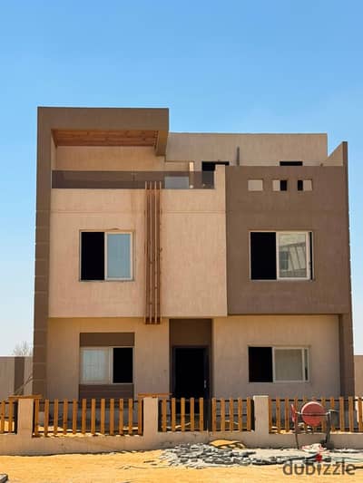Villa for sale, immediate delivery, with an area of ​​343 m² in Montania Compound – Basin 4