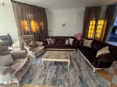 أنتريه ٢ كنبه و ٢ كرسى خشب زان حاله فوق الممتازه