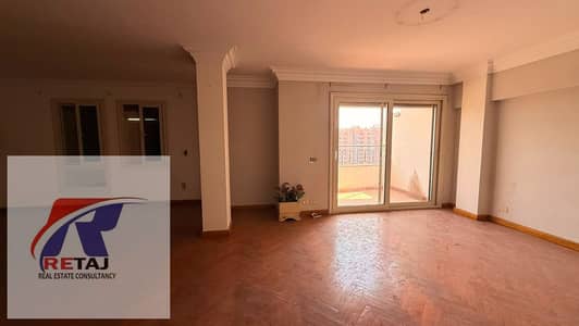 Luxury apartment for sale, 275 sq m, fully furnished with air conditioning and kitchen, in Al Fursan Towers, next to City Stars, Nasr City.