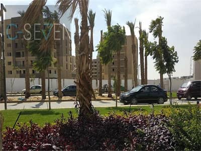 شقة بحديقة كبيرة تشطيب كامل للبيع في ذا سكوير صبور – القاهرة الجديدة  مساحة الشقة: 178 م² مساحة الحديقة: 300 م²