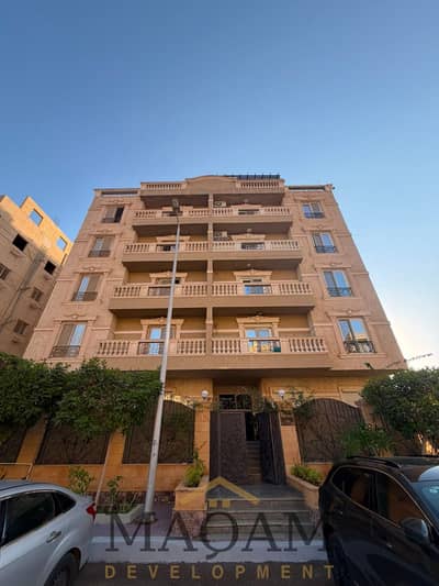 South Lotus, Fifth Settlement Direct entrance from South 90th Street 166 sqm 3 bedrooms, 2 bathrooms 2-piece reception, kitchen The current owner has