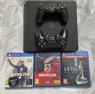 PlayStation 4 Slim PS4 + 3 CDs + 2 controllers + Games
