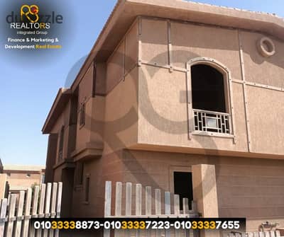 للبيع فيلا توين هاوس في كمبوند بيراميدز ووك تسهيلات 7 سنوات
