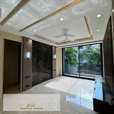 For sale: An exceptional apartment with a terrace and high-end ("super-lux") finishing, located in a distinctive compound in Sheikh Zayed.