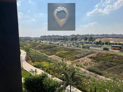 شقة فندقيه 165م للبيع بالمطبخ تشطيبات الترا سوبر لوكس علي فيو مجري السيل في B12