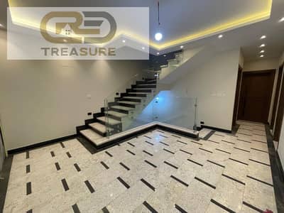 semi furnished Triplex Roof for rent in Eastown
