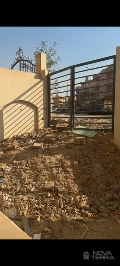 Apartment with Private Garden for Sale – 8th District, Sheikh Zayed