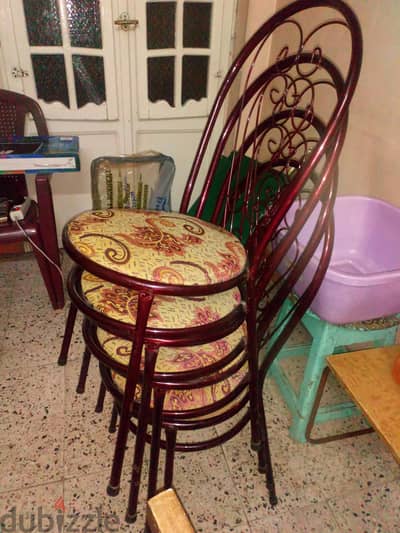 ٤ كرسى معدن تحتاج تنجيد