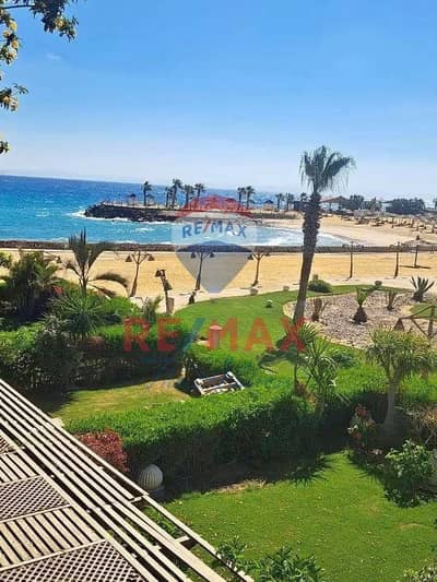 بأقل سعر فيلا مفروشة بالمطبخ والتكيفات - علي البحر
