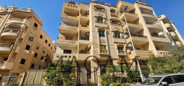 اللوتس الشماليه للبيع شقه 160 متر ثلاث غرف نوم بالدور الرابع على واجهه العماره كهرباء و غاز و تليفون واسانسير و جراج جاهزه لاستلام و السكن موقع متميز