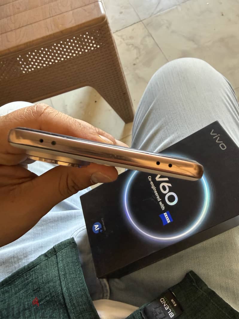 فيفو V60 3