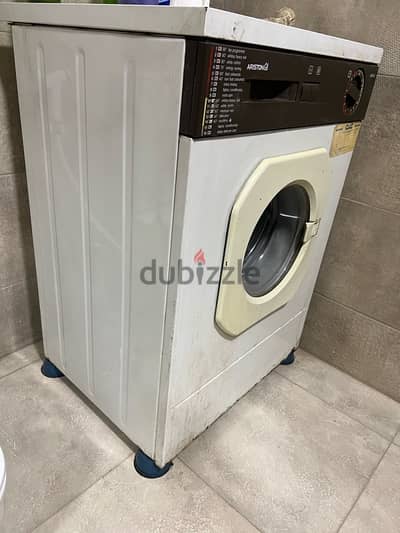 Ariston washing machine - غسالة ملابس اريستون