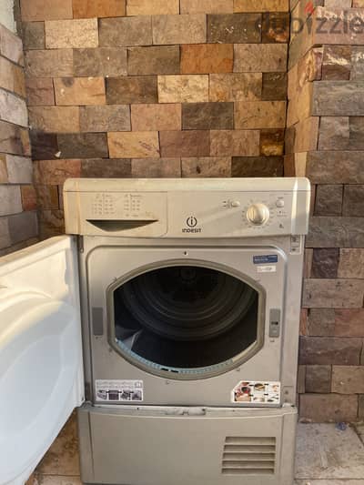مجفف ملابس اندست 8 كيلو  Indesit condenser (درج مياه)