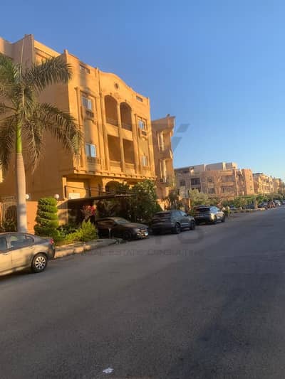 APARTMENT ON VILLA FLOOR / READY TO MOVE / ULTRA SUPER LUX / SOUTH ACADEMY / GARDEN & MAIN STREET VIEW