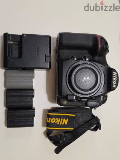 Nikon D850 + تلاته بطاريه للكميرا