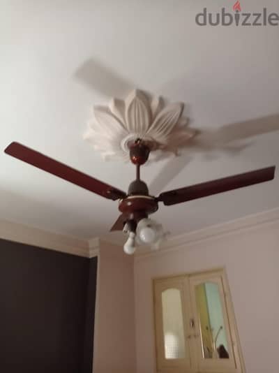 مروحة سقف بحالة جيدة